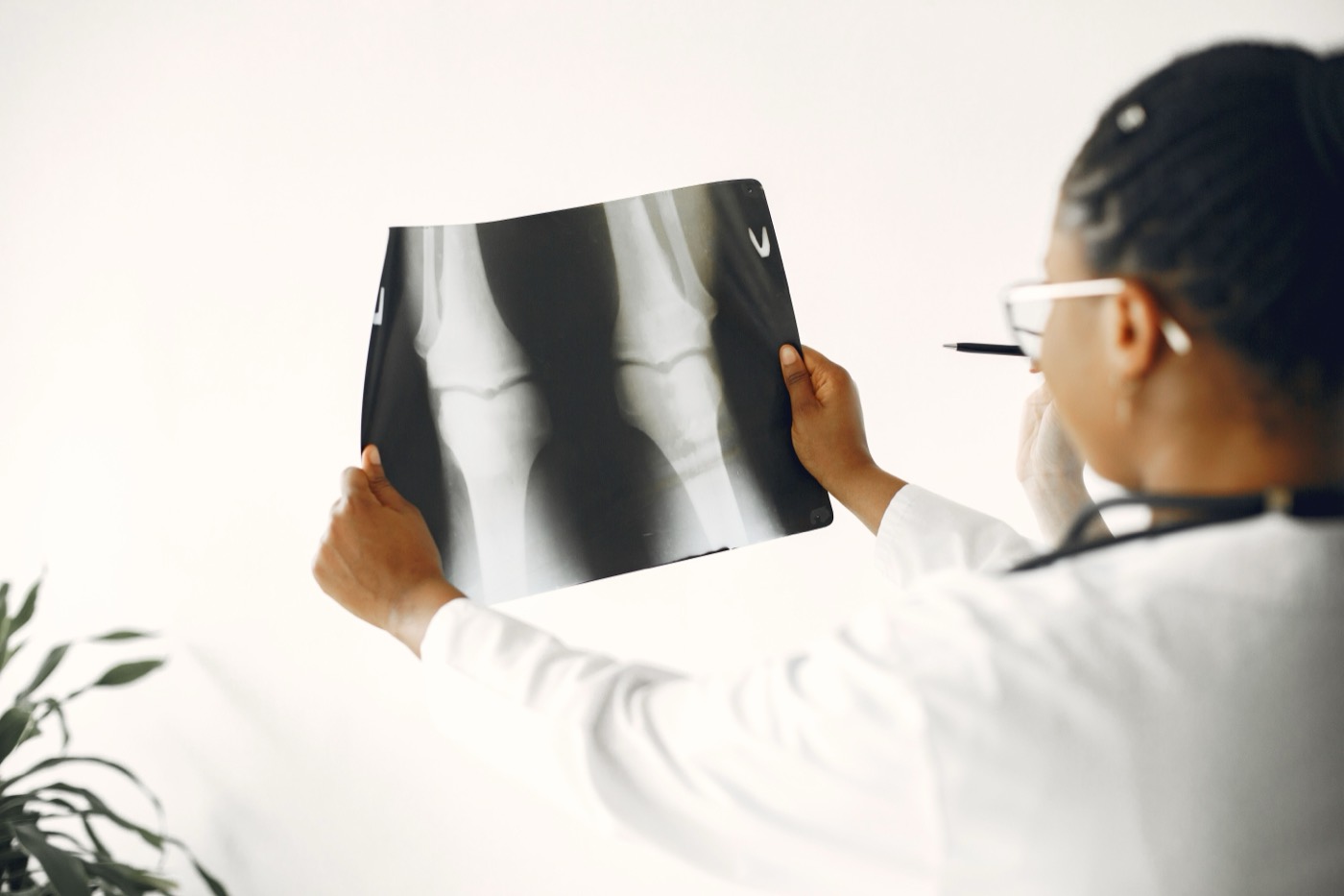 Seguridad en implantes médicos: qué debe saber el paciente