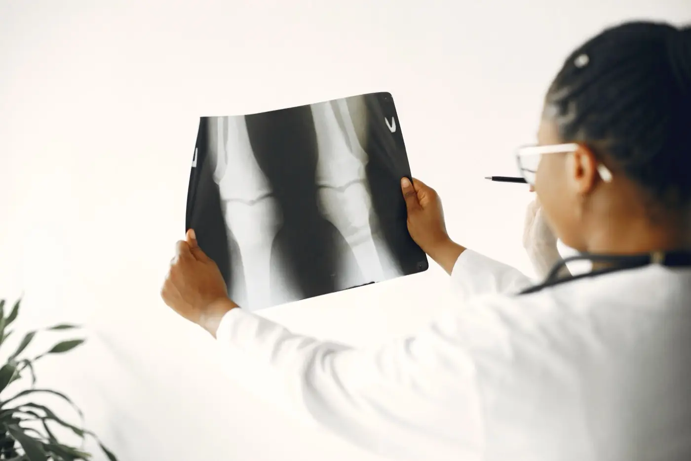 Seguridad en implantes médicos: qué debe saber el paciente